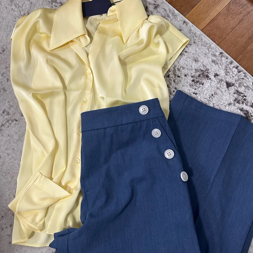 New๐Elegant Yellow short sleeve button front blouse - Picture 7 of 8